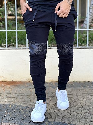 Calça Masculina Moletinho Preta Detalhe Courino Coxa