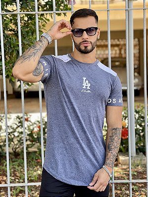 Camiseta Longline Masculina Cinza Escuro Escritas LA Frontal #