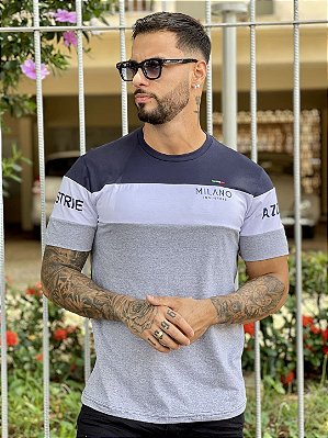 Camiseta Regular Masculina Azul Recorte Branco/Cinza Escrita MILANO #