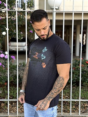 Camiseta Longline Masculina Preta Grafitada