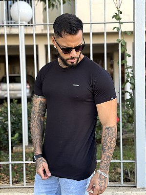 Camiseta Masculina Preta Metal Assinatura