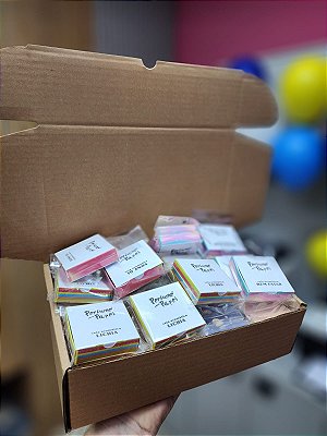 CAIXA SURPRESA com 50 Mini vela latinha 20g com caixa de presente