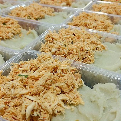 comida fitness com frango desfiado