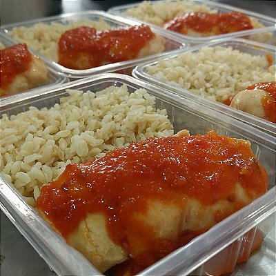 Kit Arroz integral + Frango á rolê ao molho de tomate