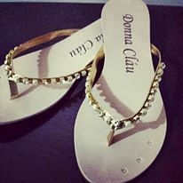 Sandalia com spike e strass