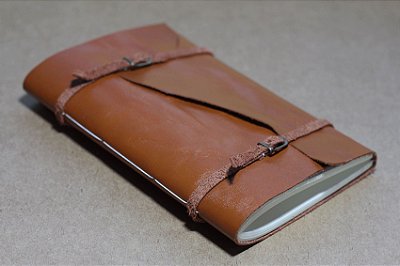 Caderno artesanal de couro caramelo formato A5 Bodoque