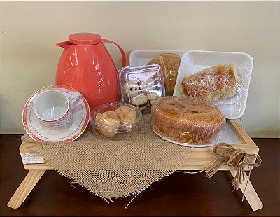 Café da Manhã na Bandeja + Guloseimas.