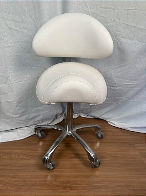 Mocho Sela Ajustável Ergonômico Com Encosto - Akmed - Branco - Showroom