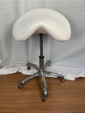 Mocho Sela Fixo Assento Ergonômico Giratório - Akmed - Branco - Showroom