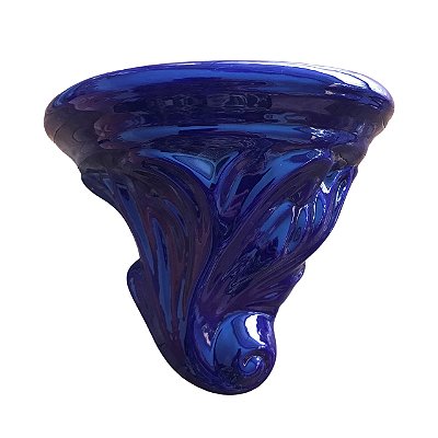 Peanha ornamentada em cerâmica azul marinho
