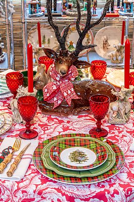 Enfeite rena de cerâmica deitada marrom escuro (41 cm)