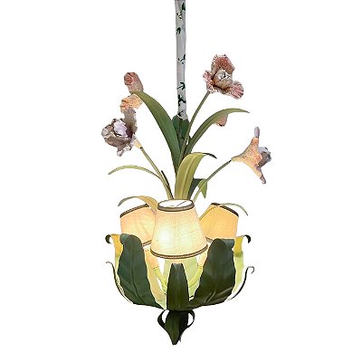 Lustre flor de íris em cerâmica com folhas em cobre