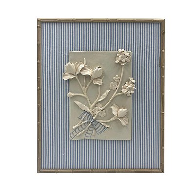Quadro com relevo de flores e tecido listrado