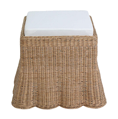 Banco com saia ondulada em rattan