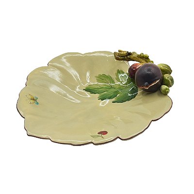 Travessa folha rasa com figos e insetos