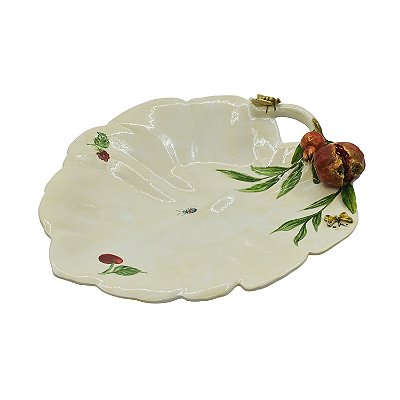 Travessa folha rasa com romãs, folhas e insetos