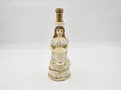 BASE DE ABAJUR MULHER COM TAÇA