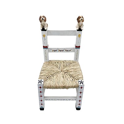 Cadeira infantil de madeira pintada, assento de taboa e cachorro