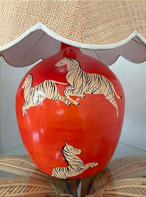 Base abajur garrafão laranja com pintura de zebra