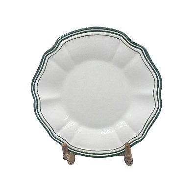 Prato raso casual branco com frisos verdes