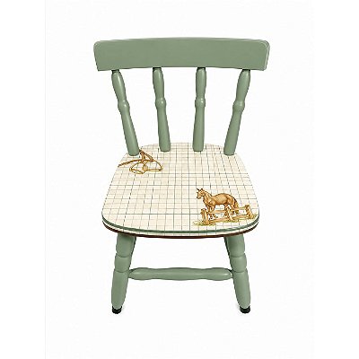 Cadeira infantil verde com pintura de cavalo e estribo