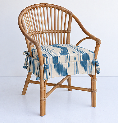 Cadeira bambu curva com almofada ikat
