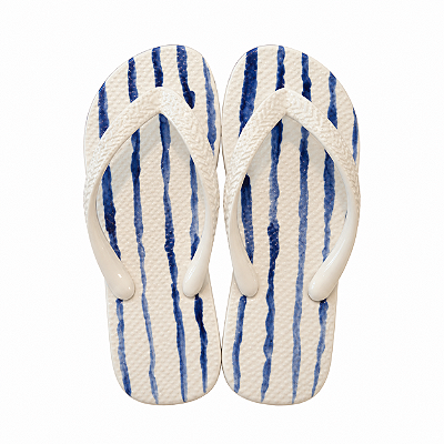 Chinelo de cerâmica branco com listras azuis