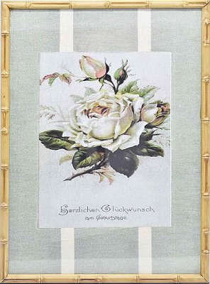 Quadro gravura de rosas com moldura de faux bamboo fundo listra 1