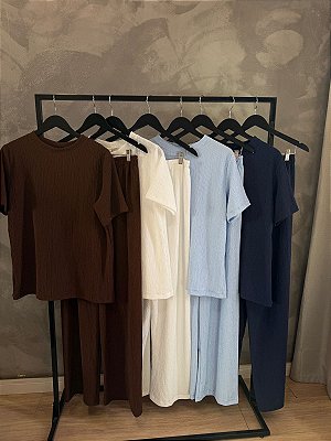 CONJUNTO T-SHIRT E CALÇA PREPPY