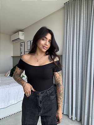 BODY OMBRO A OMBRO CANELADO