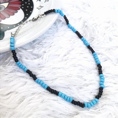 Choker miçangas azul e preto