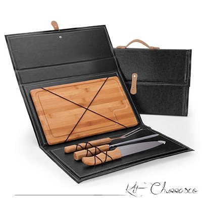 Kit churrasco com maleta de MDF e revestimento em couro sintético.