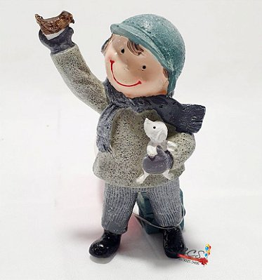 Enfeite Decorativo de Resina Menino Polly com Pássaro e Cachorro 12cm - Ref RS287 Tok da Casa