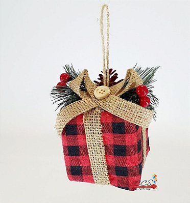 Enfeite Decorativo de Natal Caixa de Presente Rustica Xadrez Vermelho e Preto com Galho de Pinheiro - Ref 1201459 Cromus Natal
