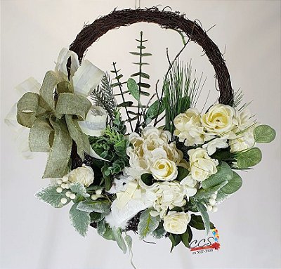 Guirlanda Cesta Decorativa de Cipó com Flores Brancas e Coelho de Palha Branco 42x45cm - Guirlandas e Arranjos de Páscoa - Ref 1920857B Páscoa Cromus