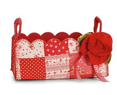 Cesta Retangular de Feltro com Patchwork e Rosa Vermelha 18x10x13cm - Ref 1422150 Cromus