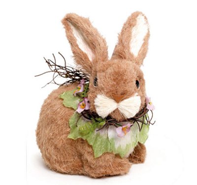 Coelho de Palha Sentado com Folhagens, Galhos e Flores no Pescoço 20x15cm - Coleção Camponesa - Ref 1826537 Cromus