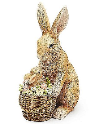 Coelho Decorativo de Resina com Cesta de Flores e Filhote 19.5x14cm - Coleção Primavera - Ref 1014757 Cromus