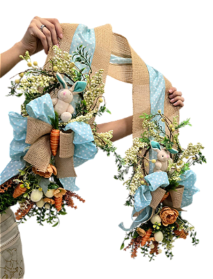 Escapulário de Páscoa Azul e Laranja com Mini Guirlanda e Coelho 25x150cm - CCS Decorações