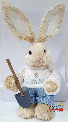 Coelho de Palha com pá na Mão e Sueter Branco 1621047 Cromus