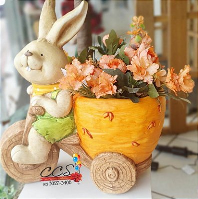 Coelho de Resina Andando de Triciclo - Cromus 1823034