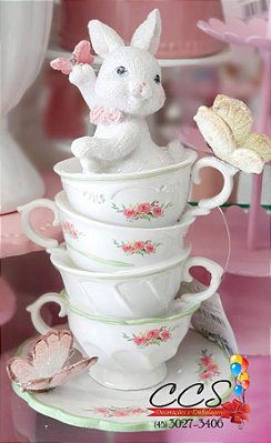 Enfeite Coelho na Pilha de Xicaras 1014675 - Cromus