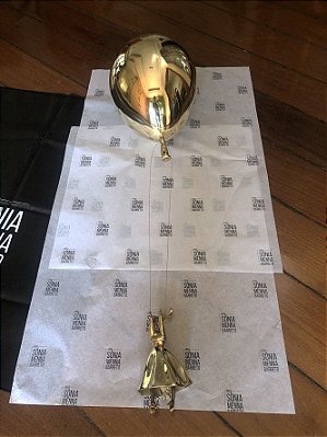 ESCULTURA BRINCADEIRA GOLD EM BRONZE AMARELO