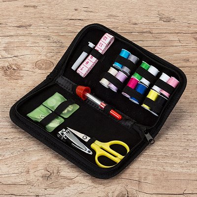 Kit costura com estojo de nylon revestido internamente com veludo. Código SK 6549