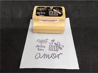 "aqui dentro tem amor"