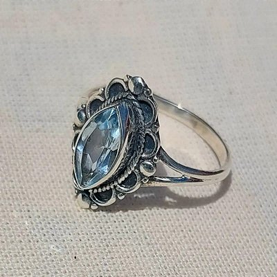 Anel em Prata 925 com Topázio Azul Lapidado - T005