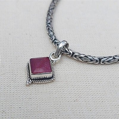 Pingente em prata 925 e pedra Rubi Indiano - artesanal