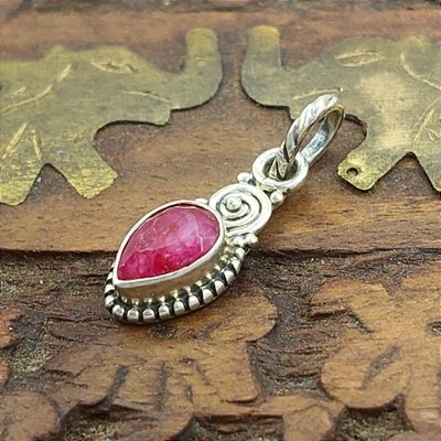 Pingente prata 925 - pedra Rubi indiano - Gota