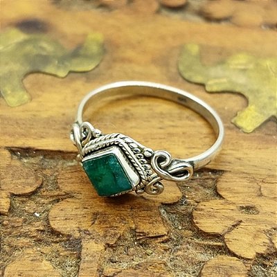 Anel em Prata 925 indiano e Esmeralda - Charm