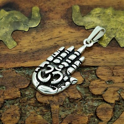 Pingente de Prata 925 mão de Hamsa símbolo sagrado Om na palma.